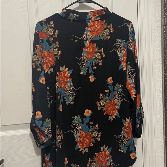 Floral Button-Up Blouse - Picture 3 of 3